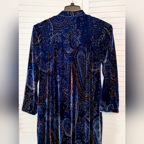 Expressions Blue Paisley Robe - Picture 5 of 14
